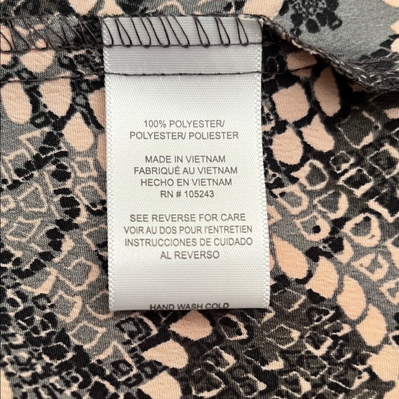 Bobeau SNAKE SKIN PRINT  Blouse - Picture 11 of 13